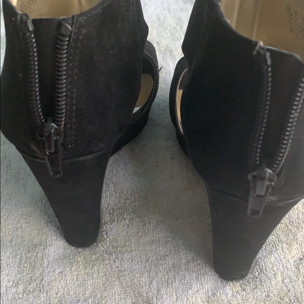 NWOT🏷//Black Suede Wedges. - Picture 3 of 3
